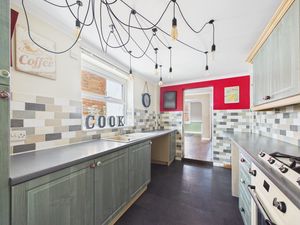 Kitchen- click for photo gallery